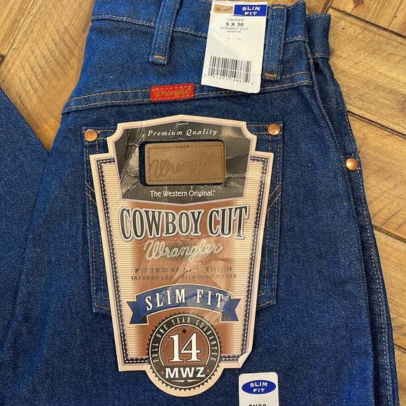 NEW Woman’s Wrangler Jeans - Picture 4 of 10